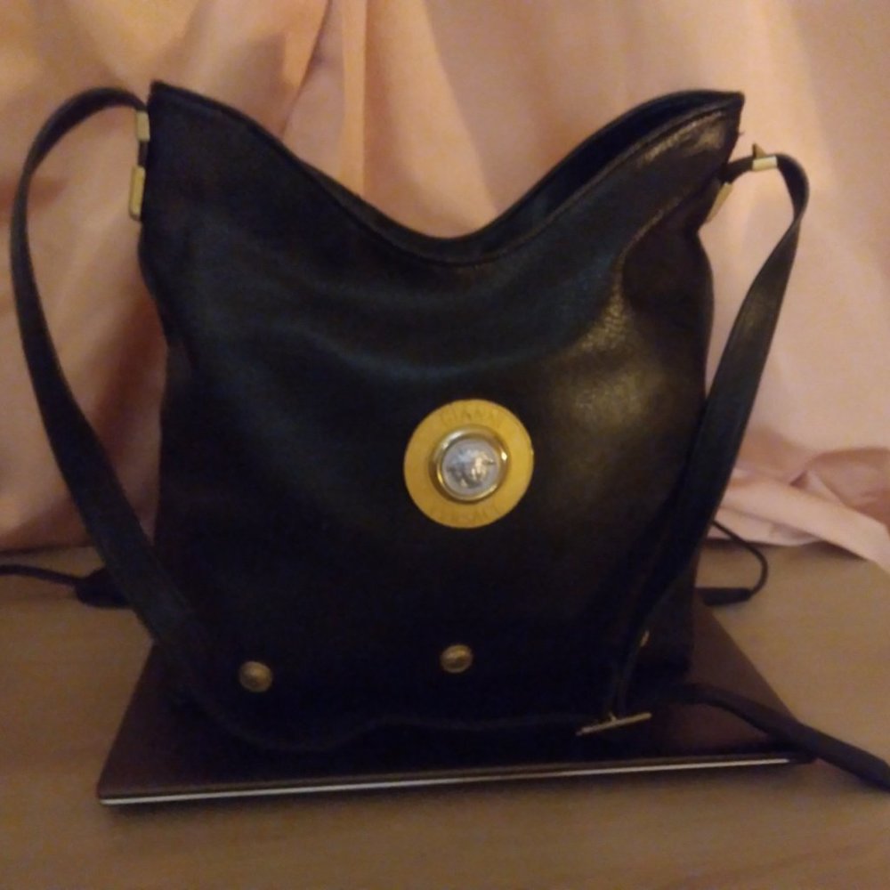 GENUINE VINTAGE VERSACE BLACK LEATHER BAG
